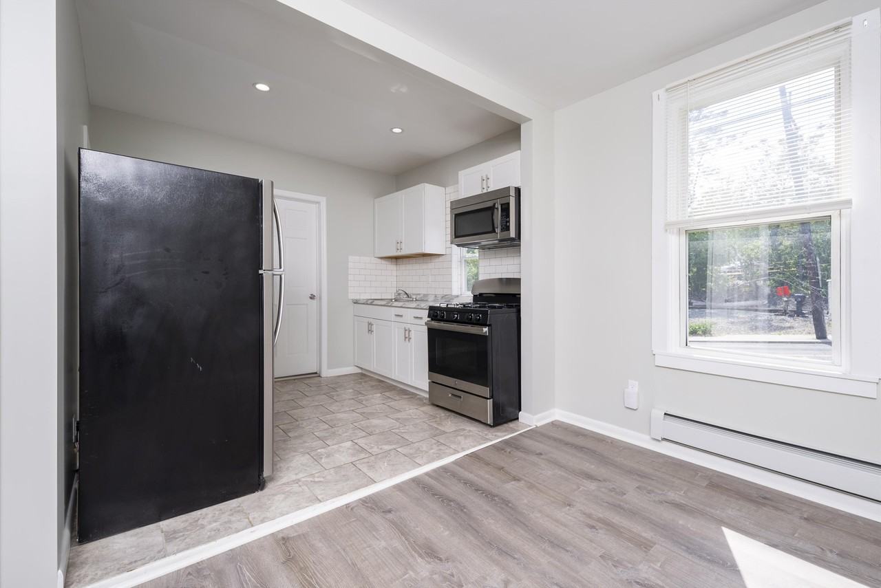 338 Saratoga St #2 - Photo 4 of 27