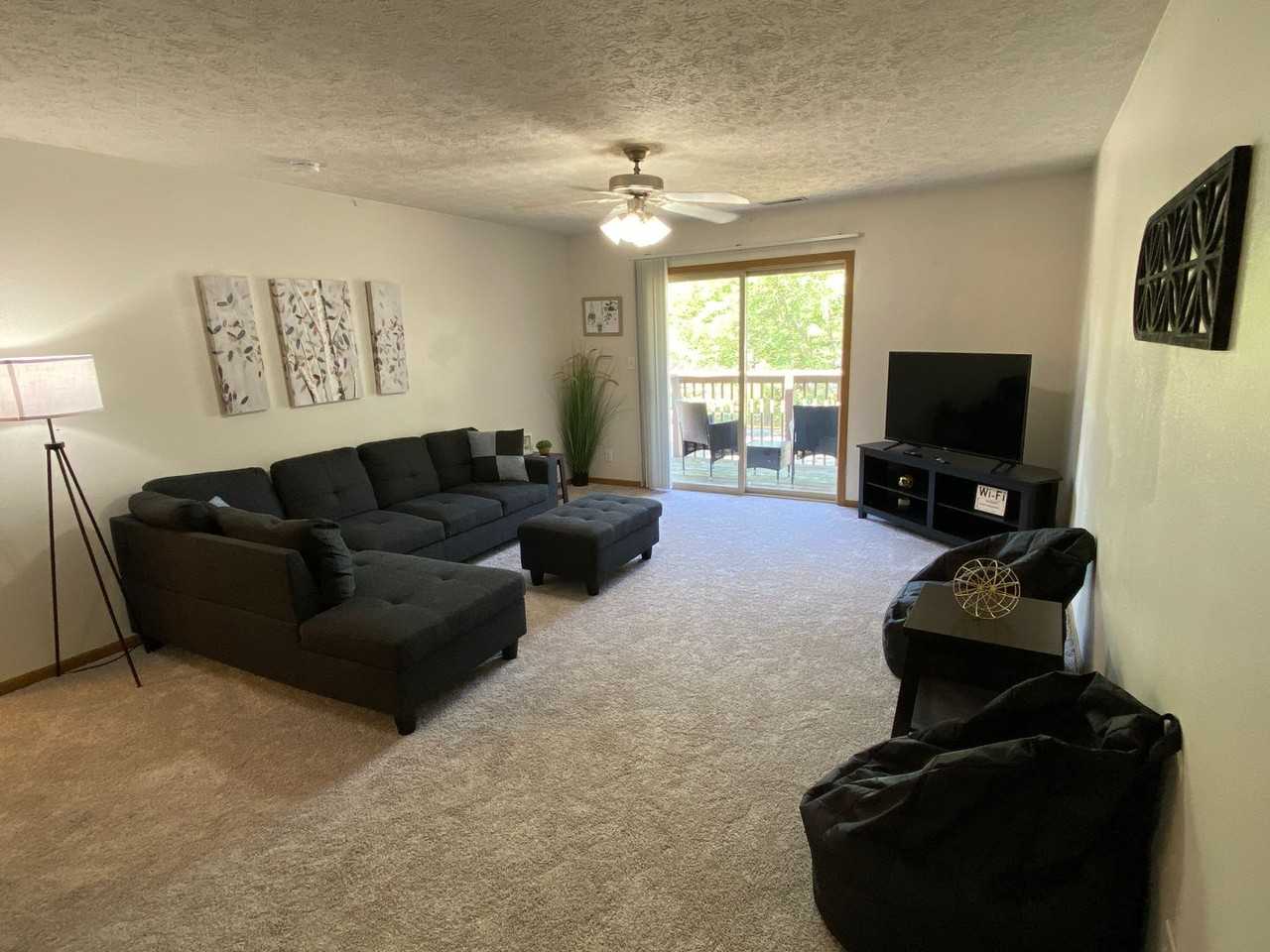 Anthrop Pointe - Photo 4 of 10