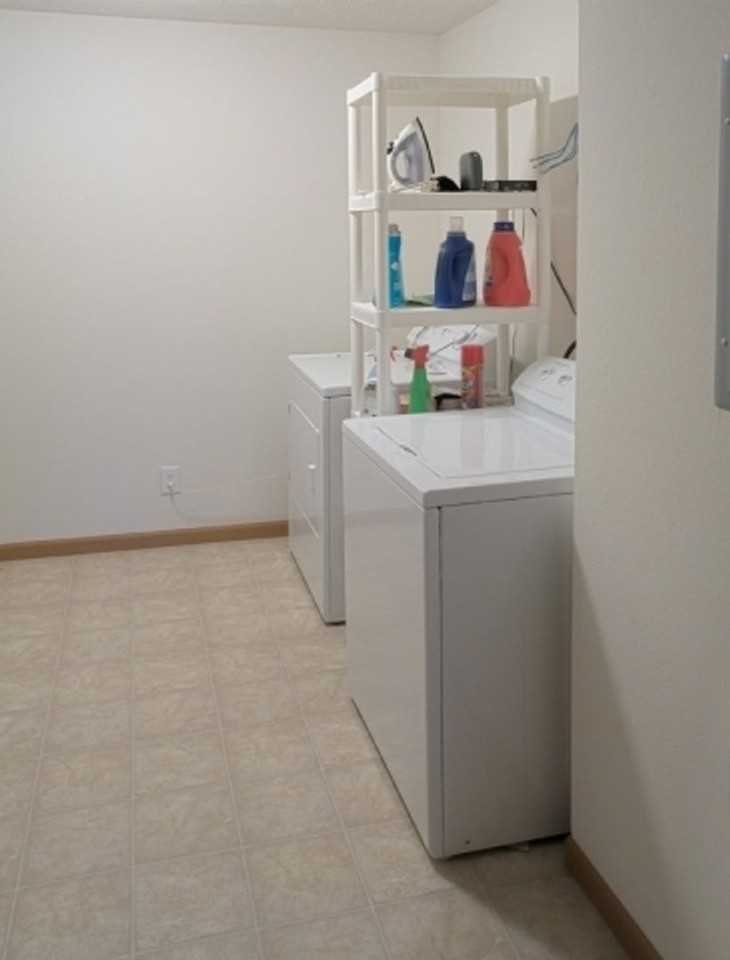 Anthrop Pointe - Photo 6 of 10