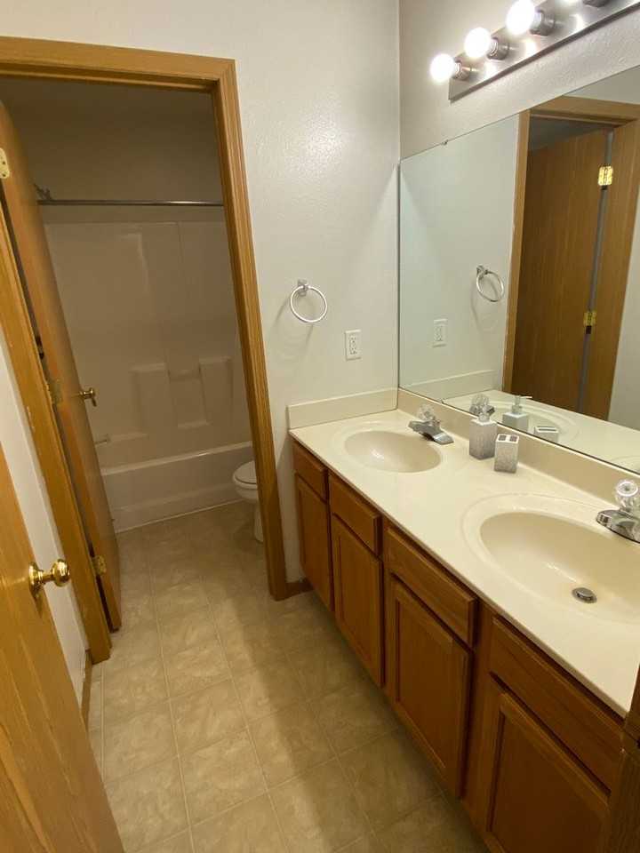 Anthrop Pointe - Photo 7 of 10