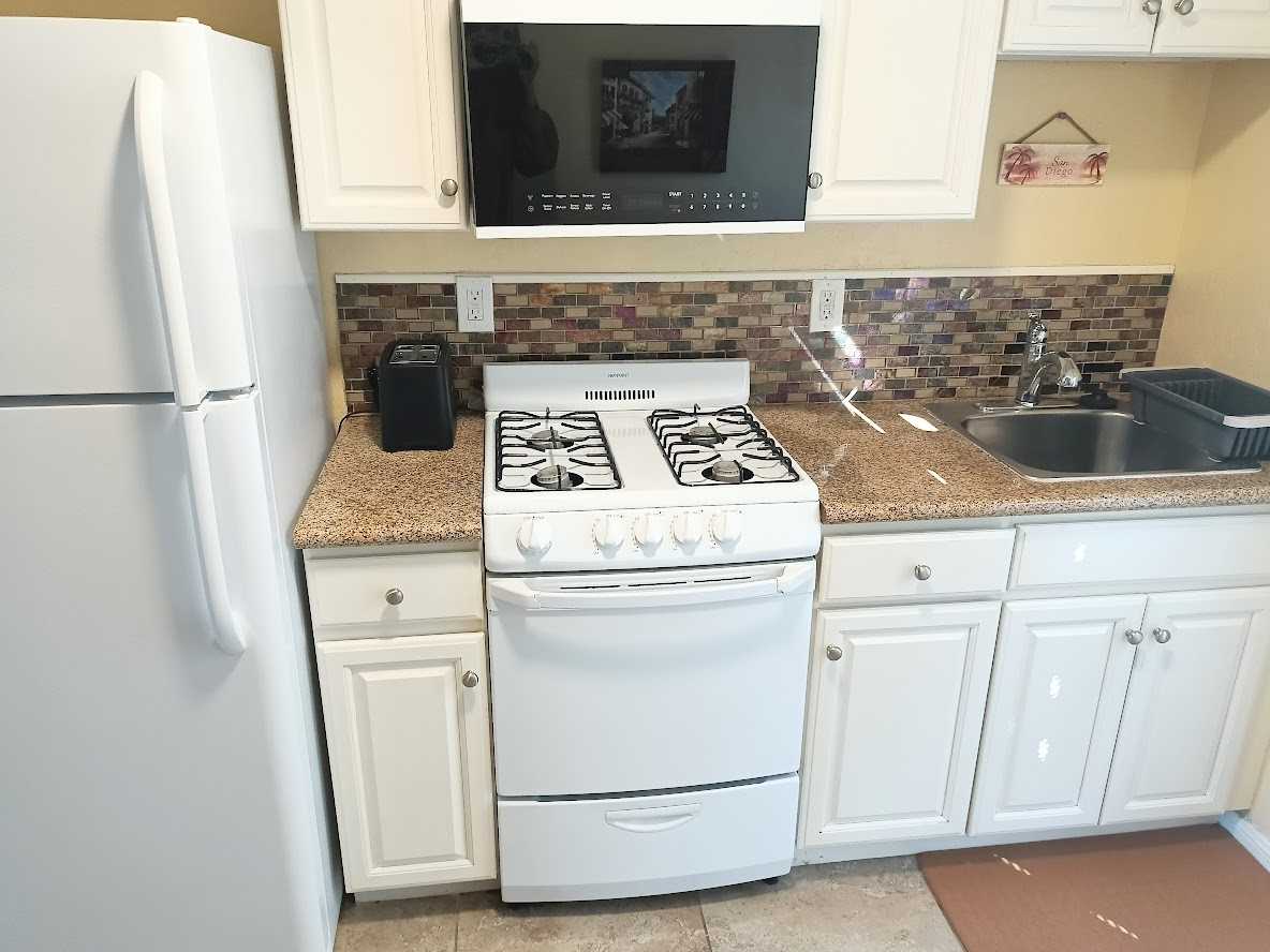 1620 1/4 York Dr #A - Photo 4 of 18