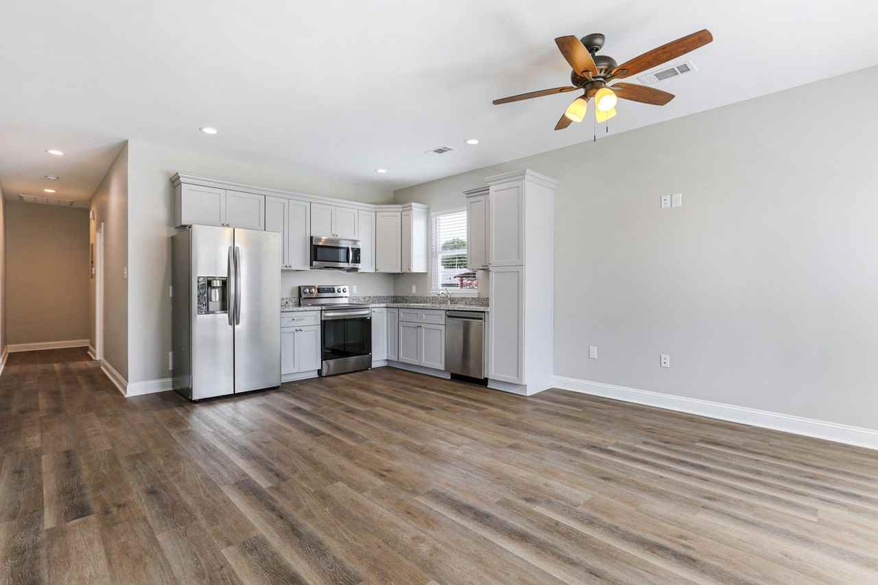 406 Community St #406 - Photo 2 of 15