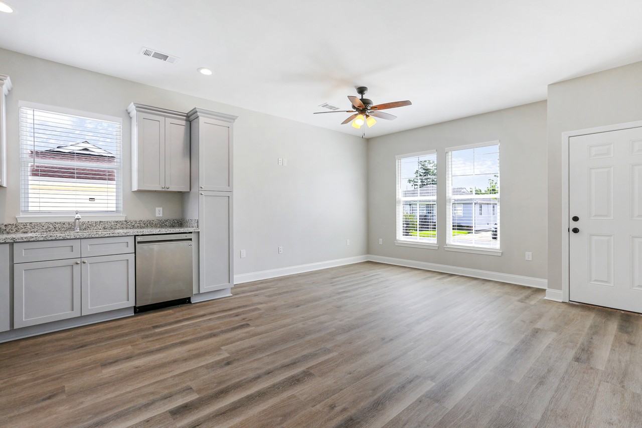 406 Community St #406 - Photo 4 of 15