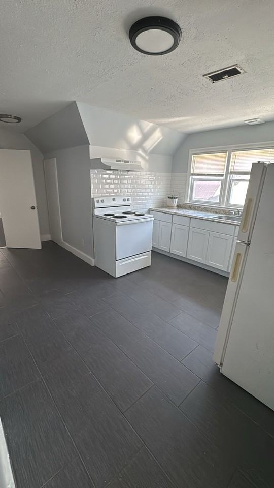 168 Grafton St #2 - Photo 3 of 19