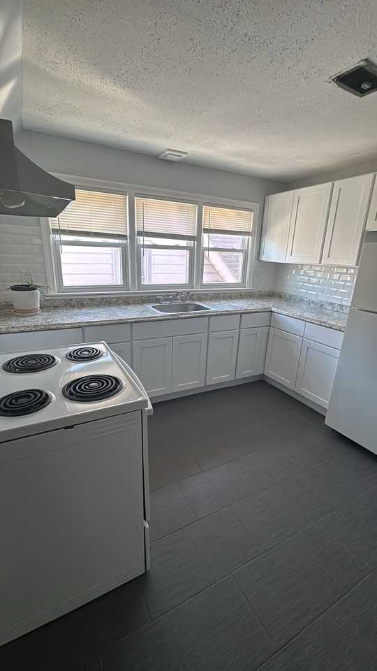 168 Grafton St #2 - Photo 4 of 19