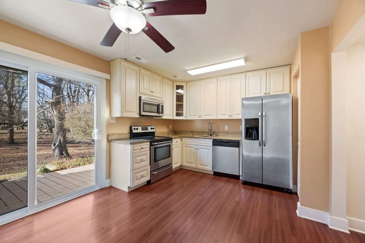 129 Merryman Ct - Photo 7 of 33