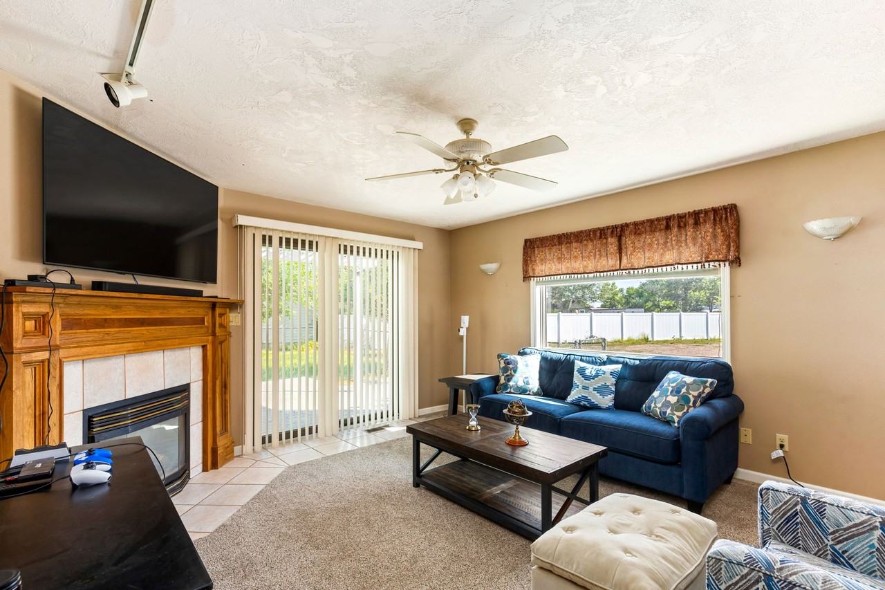 412 27th St Nw #1 - Photo 3 of 18