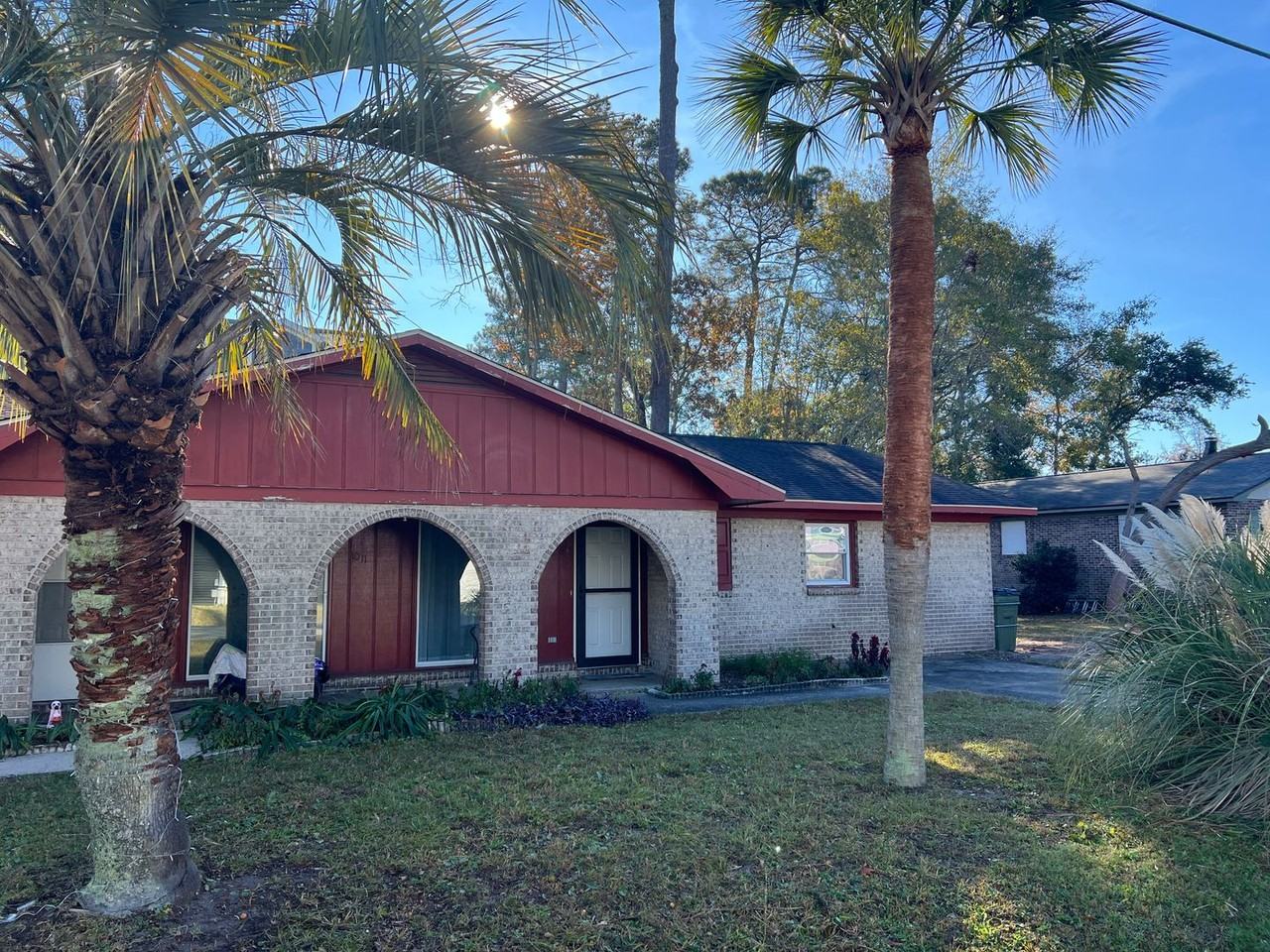 1011 S Poplar Dr - Photo 3 of 17