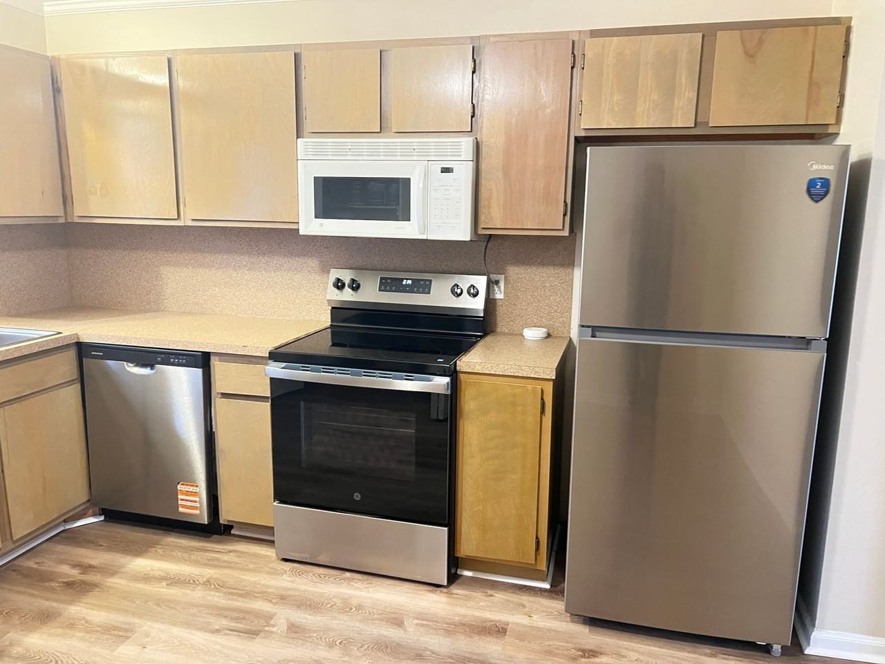 1011 S Poplar Dr - Photo 6 of 17