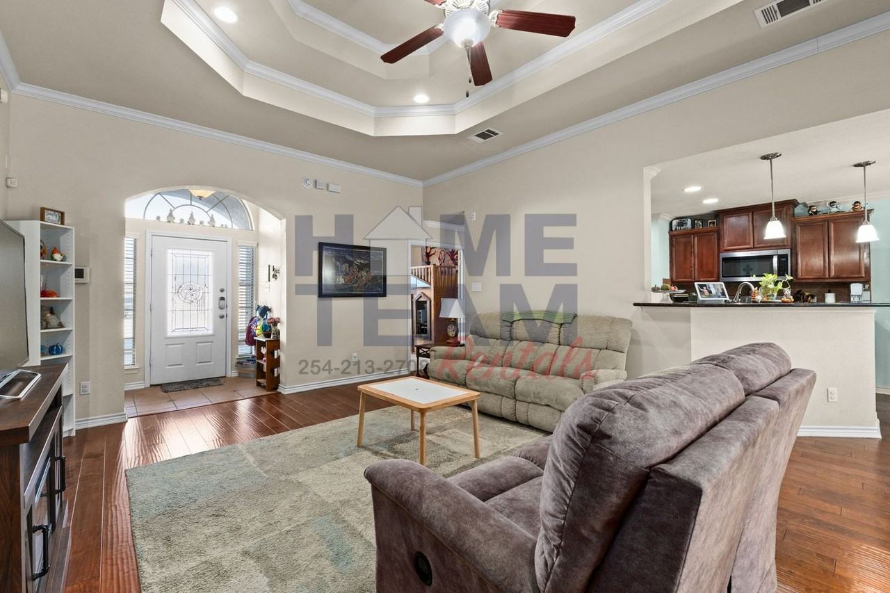 2403 Terry Dr - Photo 3 of 23