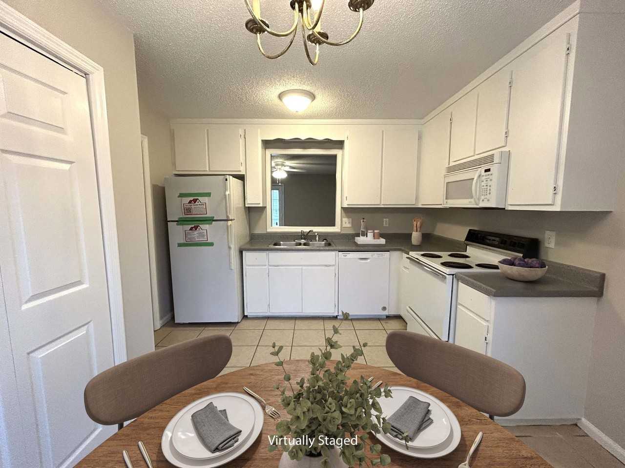 BARRINGTON TOWNHOMES (111-133) - Photo 4 of 17