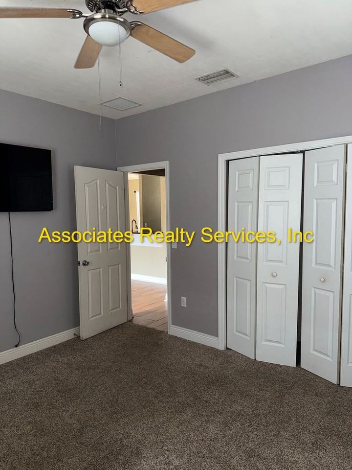 7557 Sw 87th Ter - Photo 4 of 35