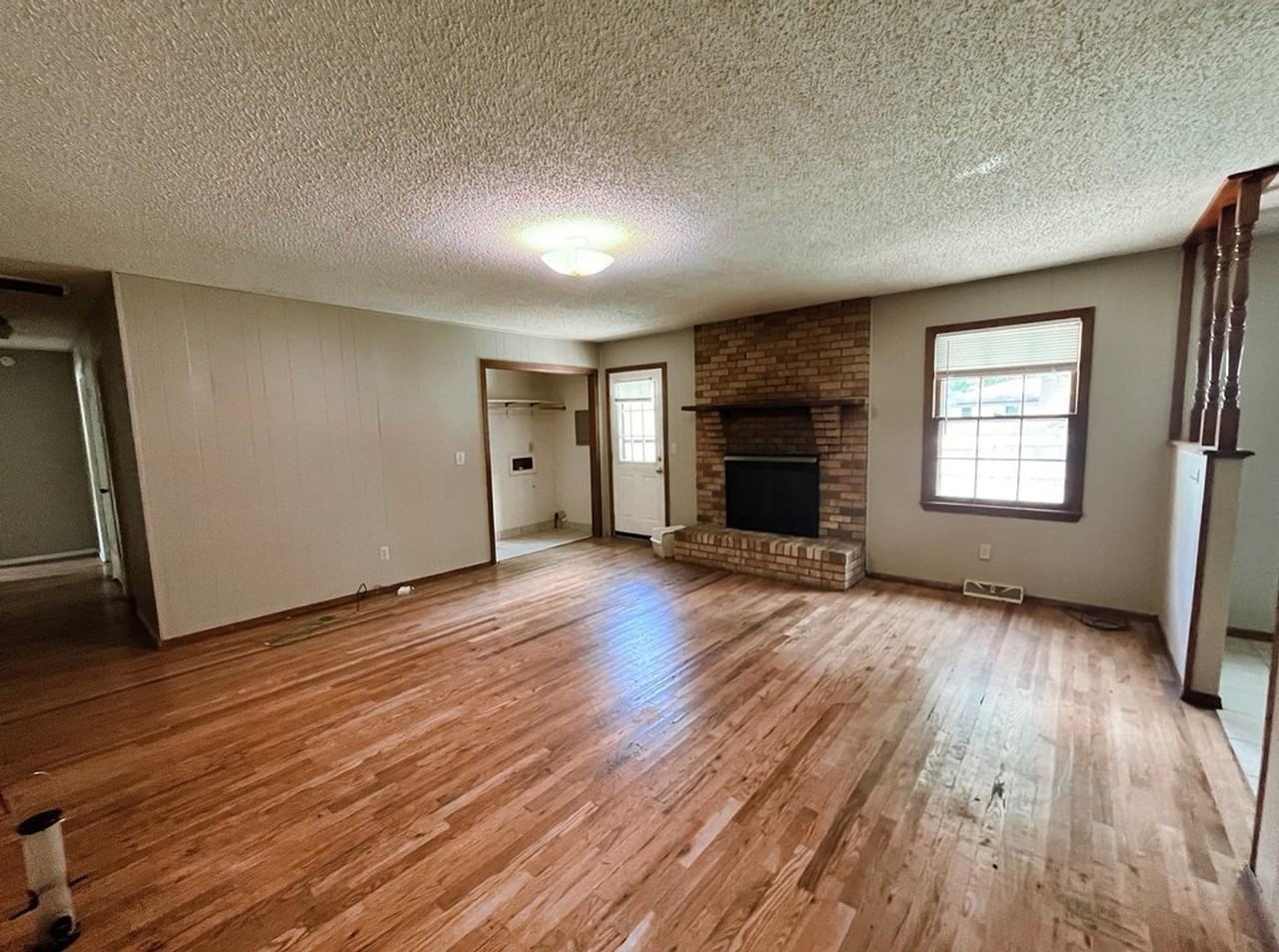 2458 S Fort Ave - Photo 2 of 8