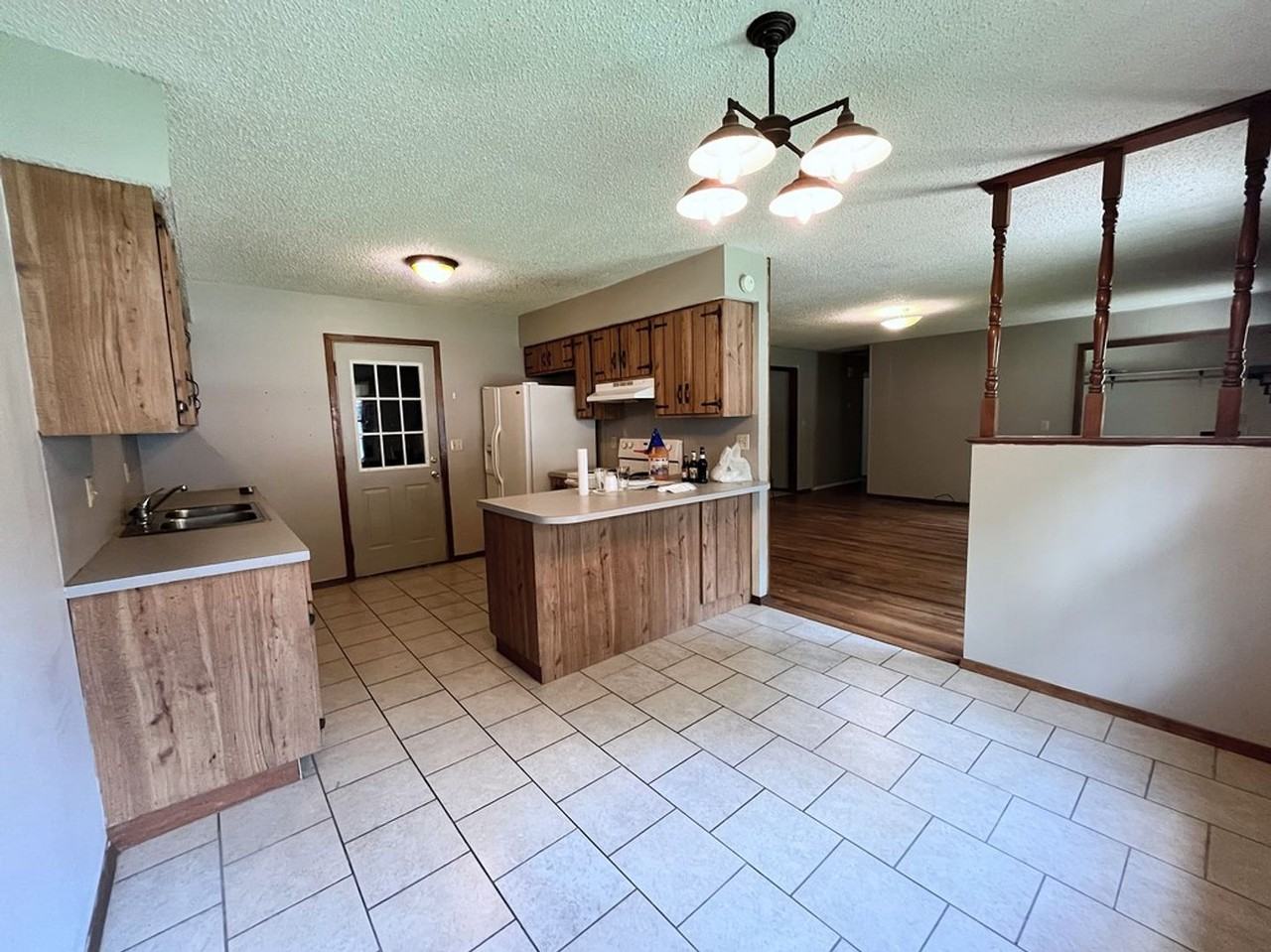 2458 S Fort Ave - Photo 3 of 8