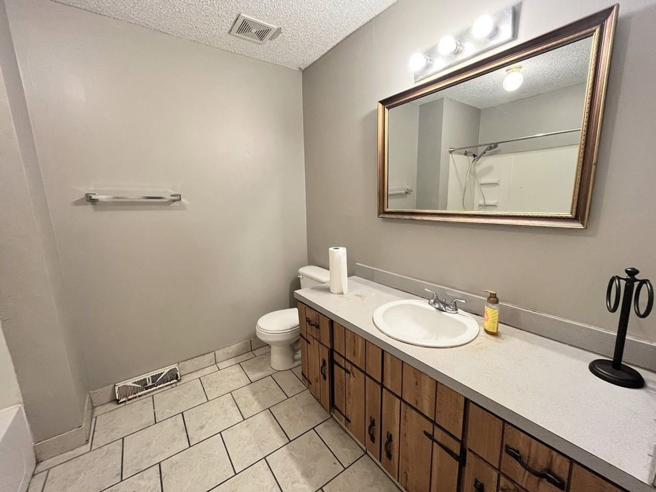 2458 S Fort Ave - Photo 5 of 8