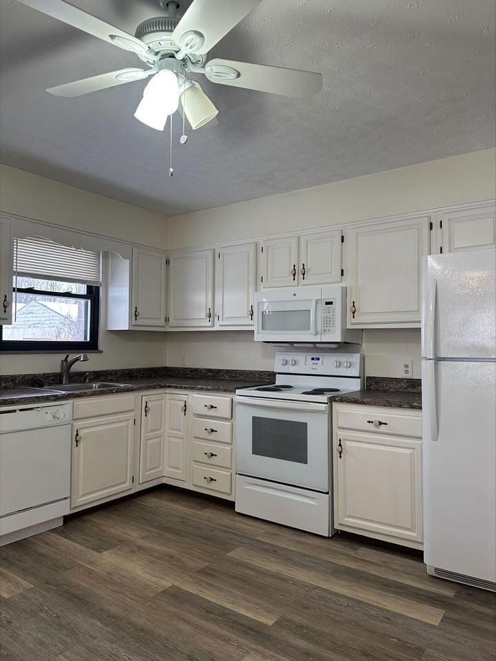 1065 Parma Ave - Photo 2 of 12