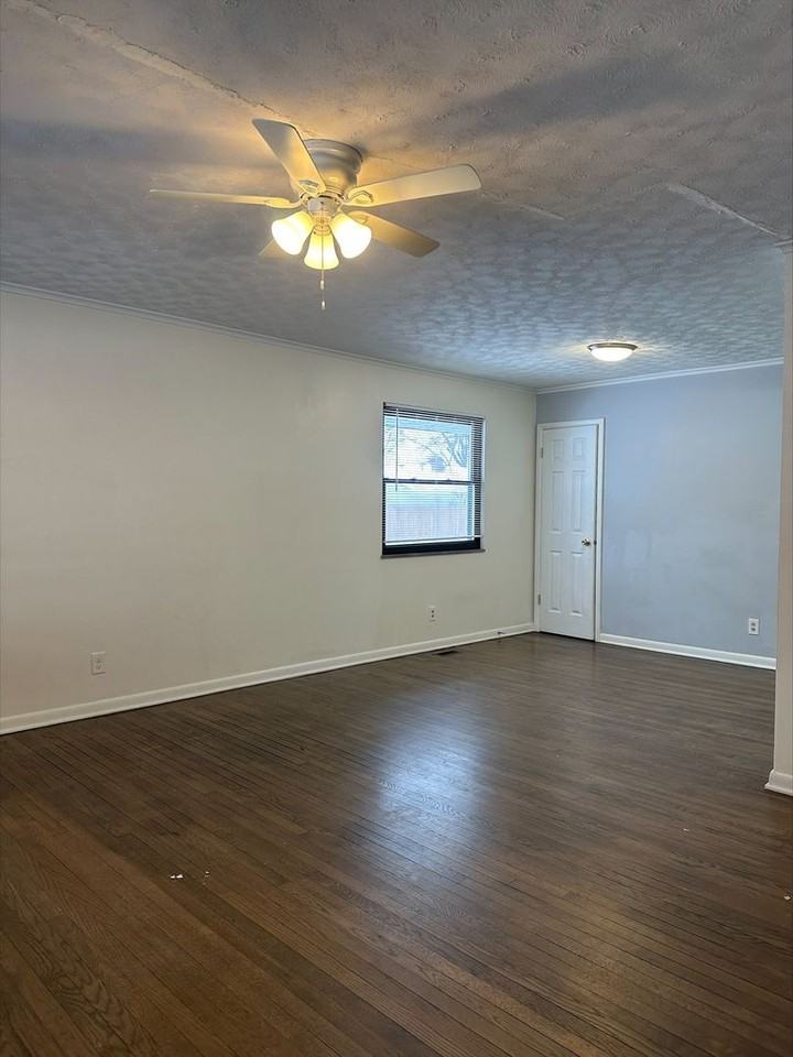 1065 Parma Ave - Photo 3 of 12