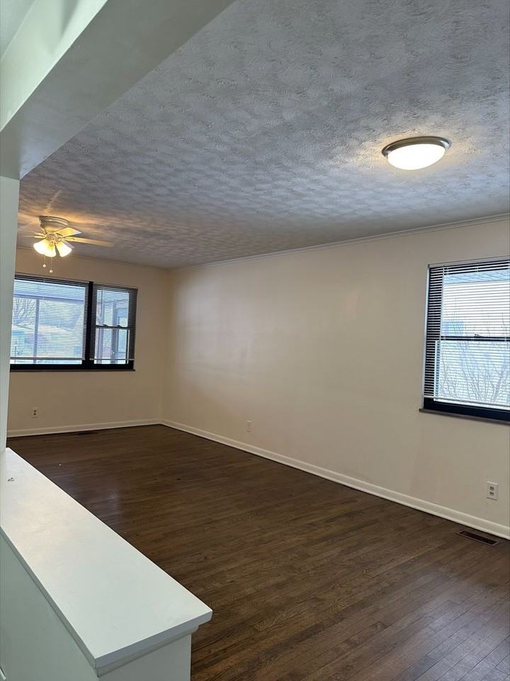 1065 Parma Ave - Photo 4 of 12