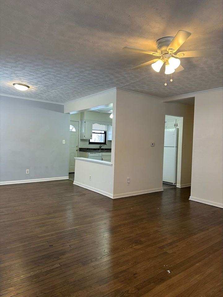 1065 Parma Ave - Photo 5 of 12