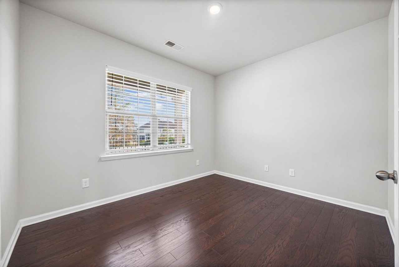 17124 Snug Harbor Rd - Photo 4 of 39