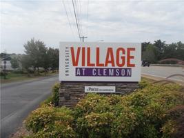featured image of 142 University Village Dr Apt B #Apt B