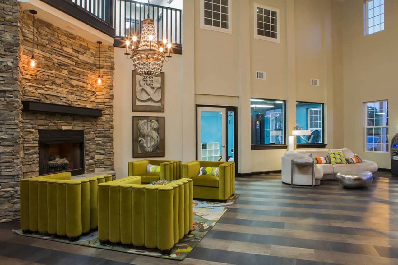 142 University Village Dr Apt B - Photo 2 of 9