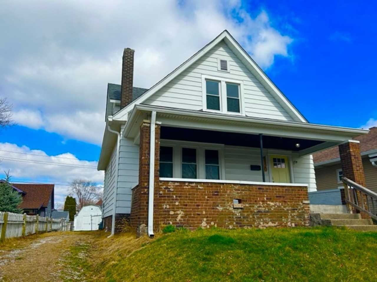 1120 Hoefgen St - Photo 4 of 35