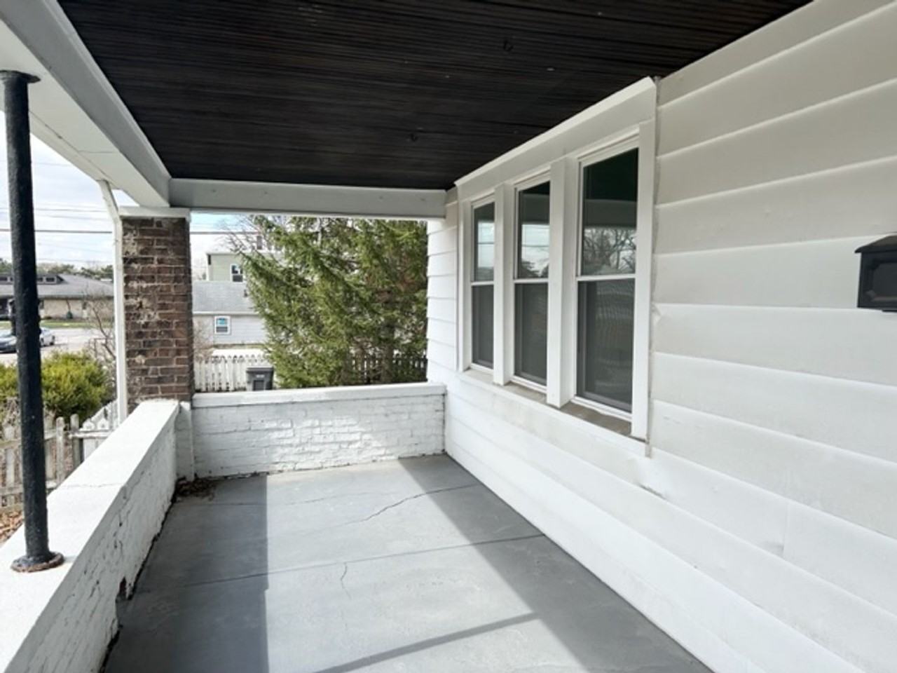 1120 Hoefgen St - Photo 5 of 35