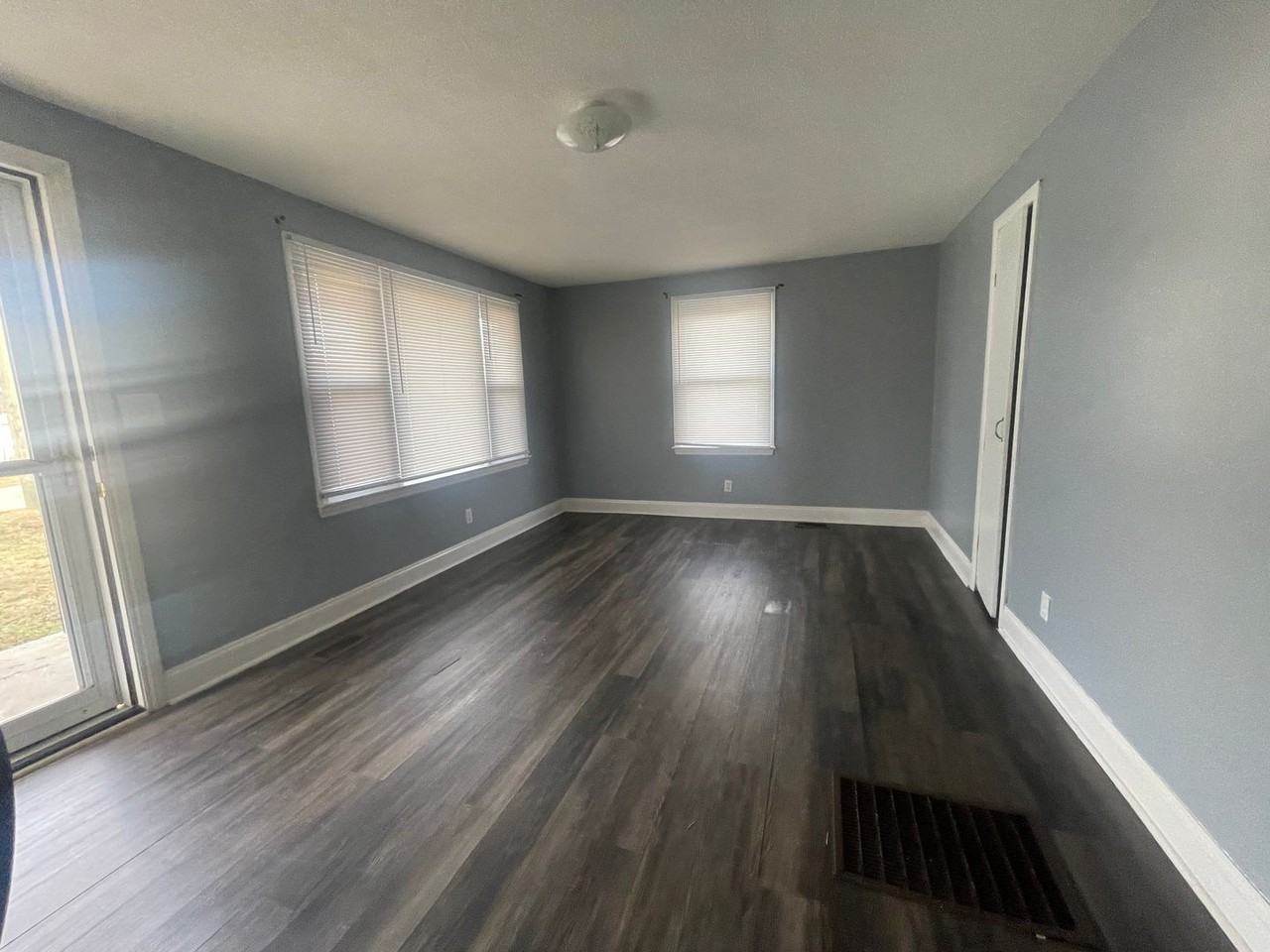 1018 E Edgerton St - Photo 6 of 11