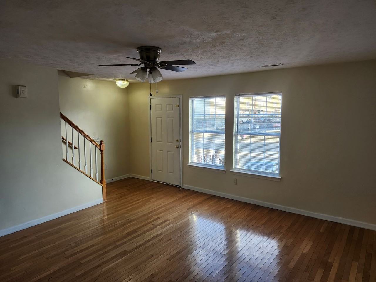 267 Emerson Ln - Photo 5 of 17