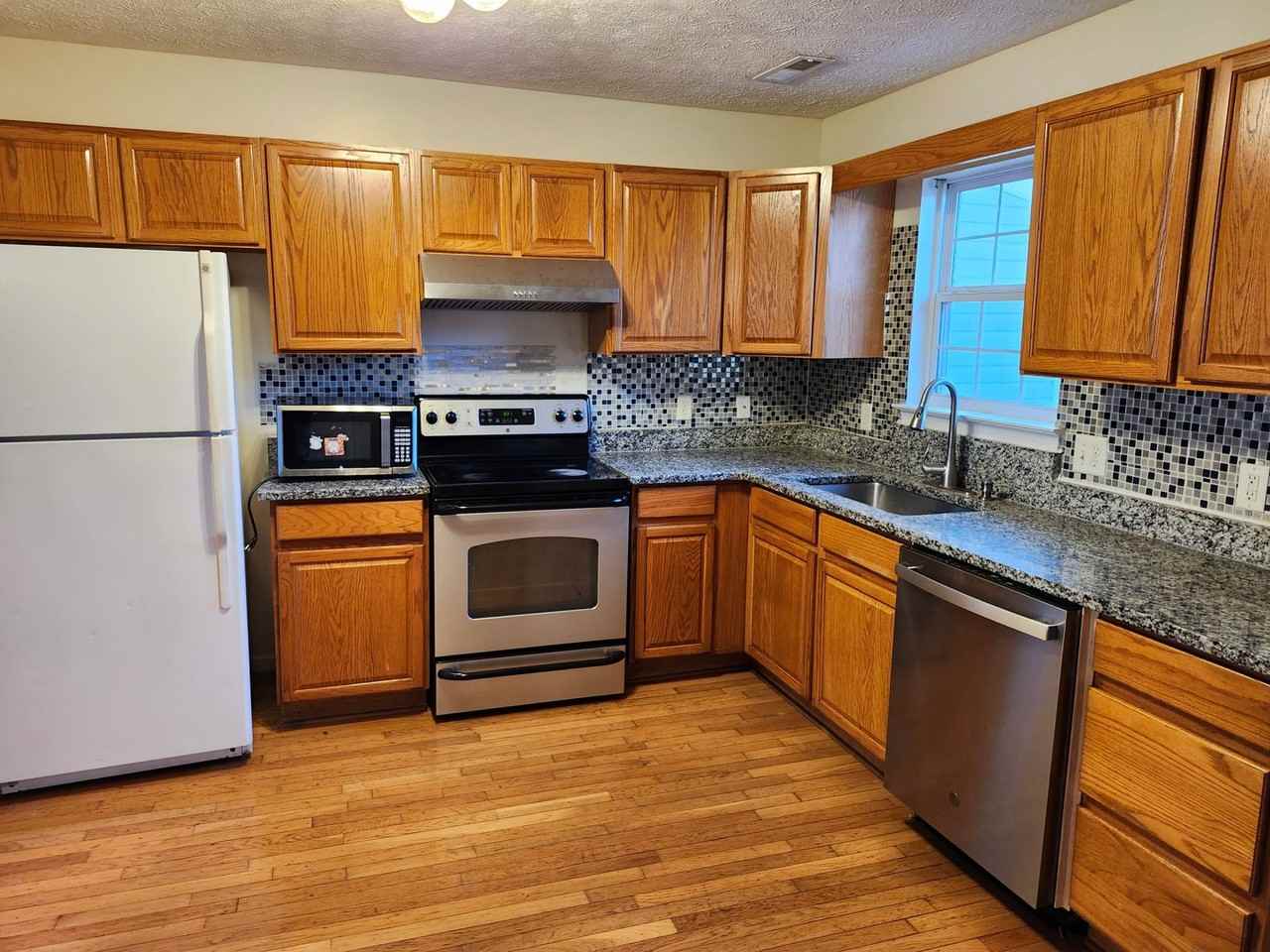 267 Emerson Ln - Photo 7 of 17