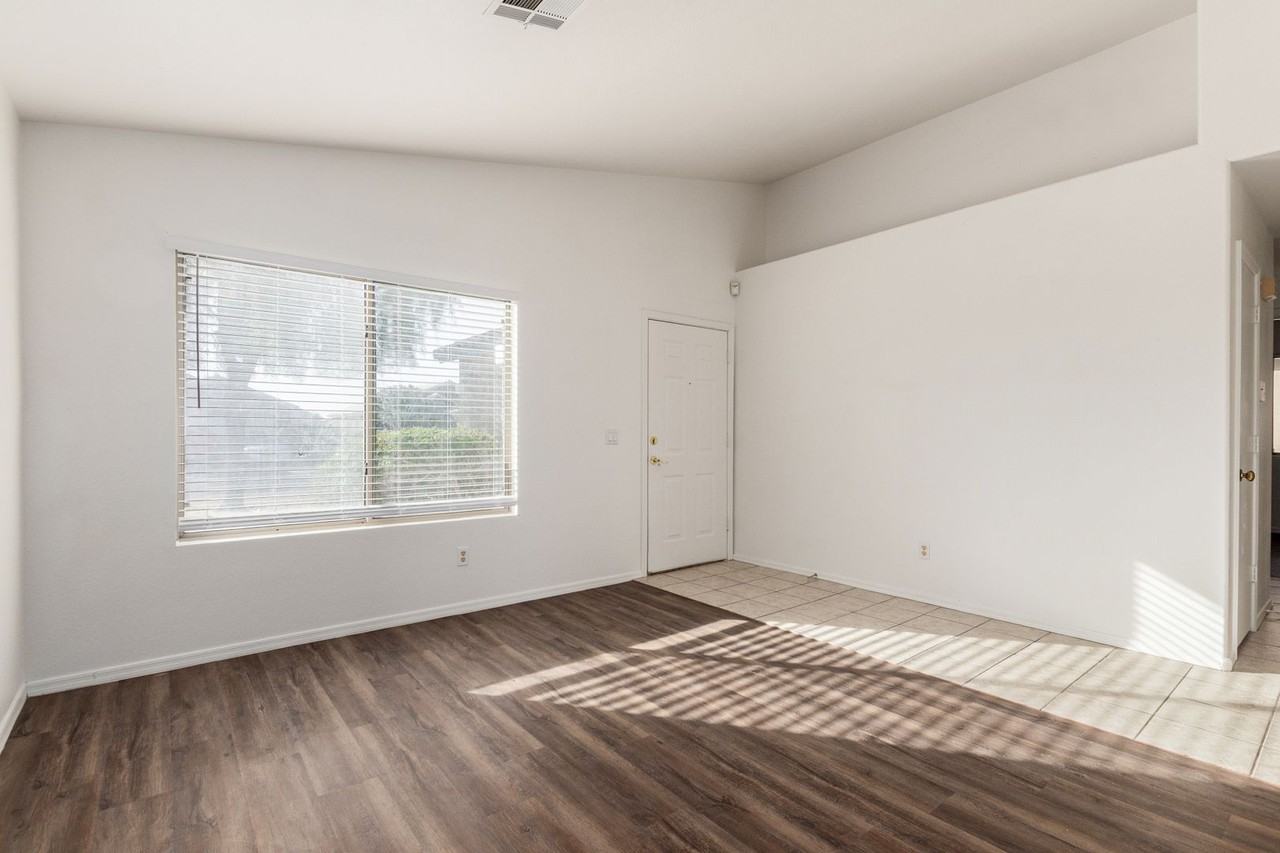 15928 W Smokey Dr - Photo 5 of 27