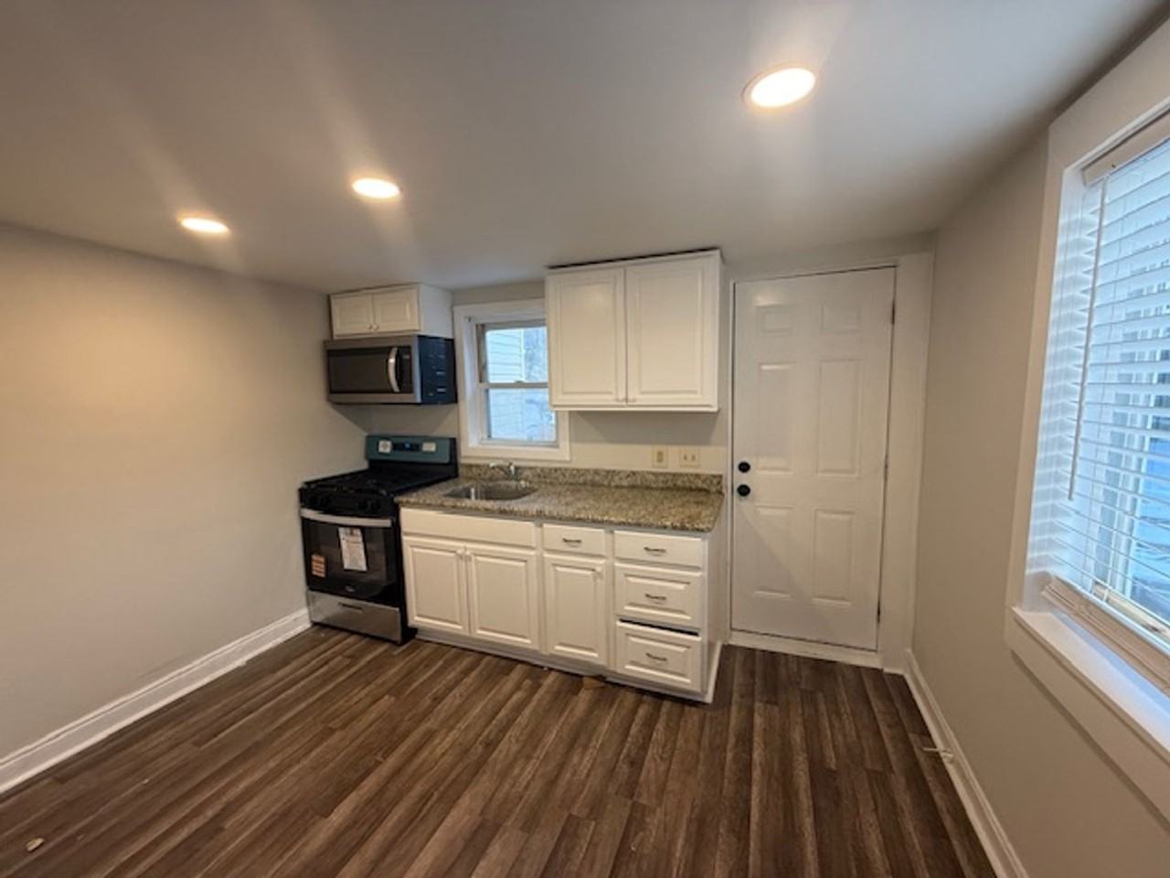 182 E Sharpnack St - Photo 3 of 12