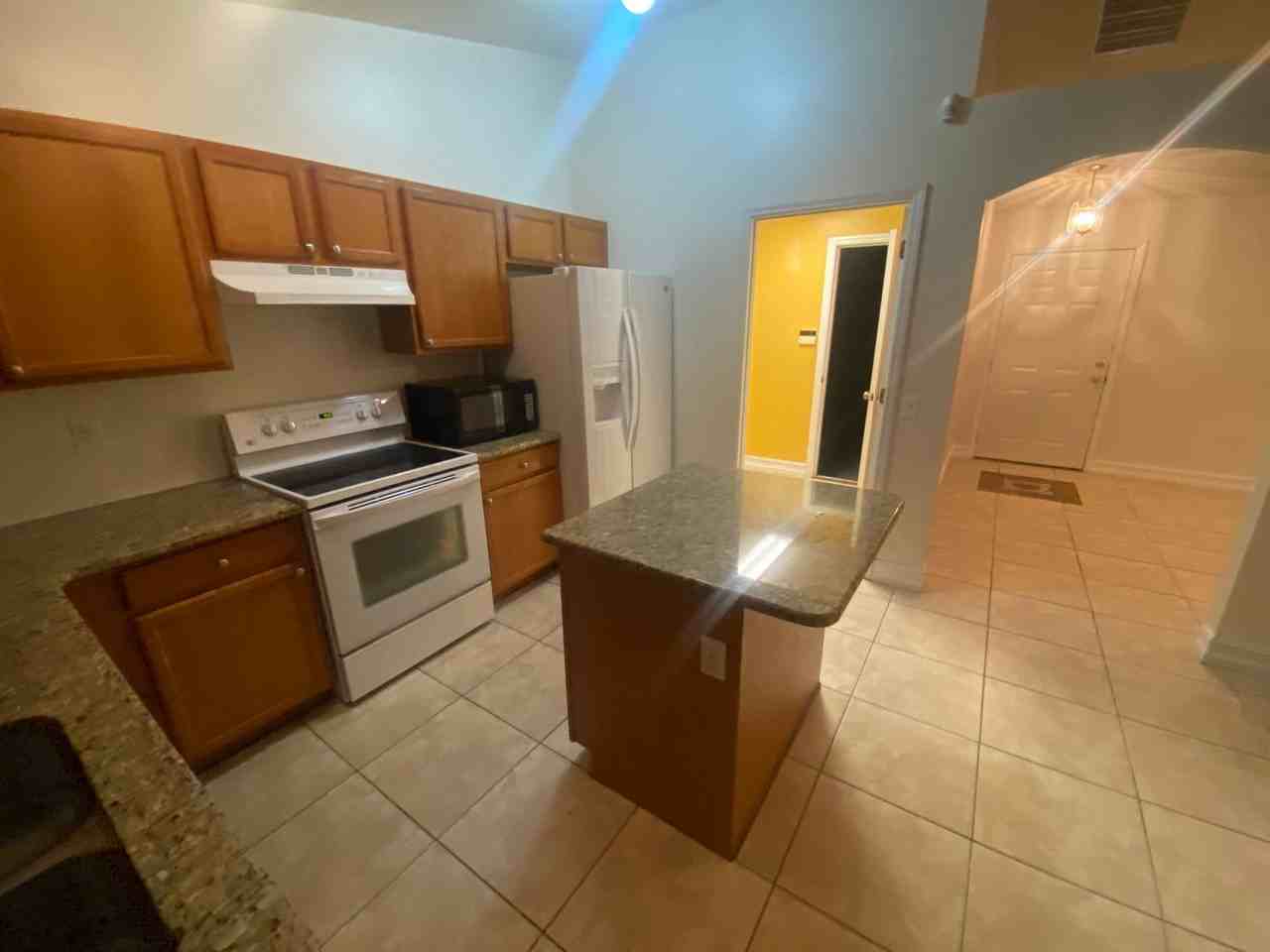 909 Gateshead Ct - Photo 3 of 19