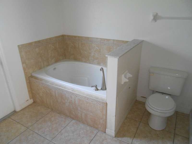 909 Gateshead Ct - Photo 7 of 19