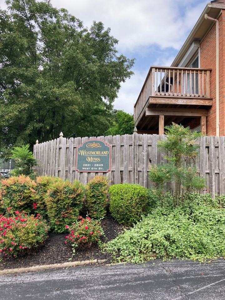 2821 W 6th St - Photo 2 of 8