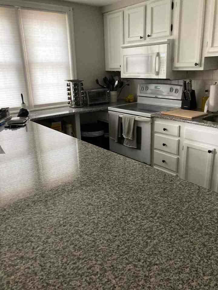 2821 W 6th St - Photo 4 of 8