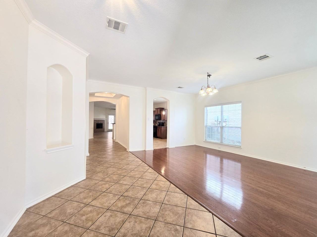 3639 Bennington Way - Photo 2 of 34