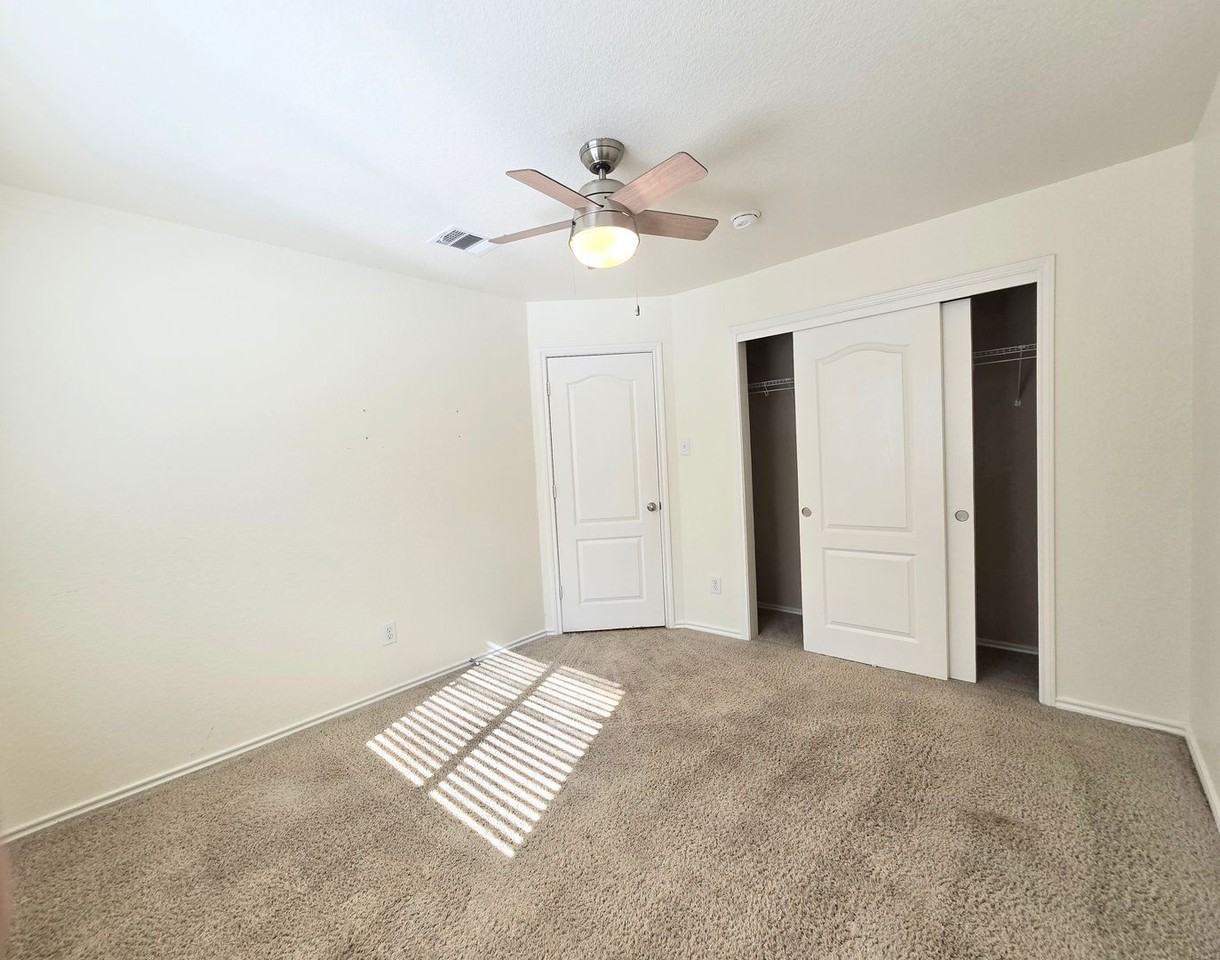 3639 Bennington Way - Photo 3 of 34