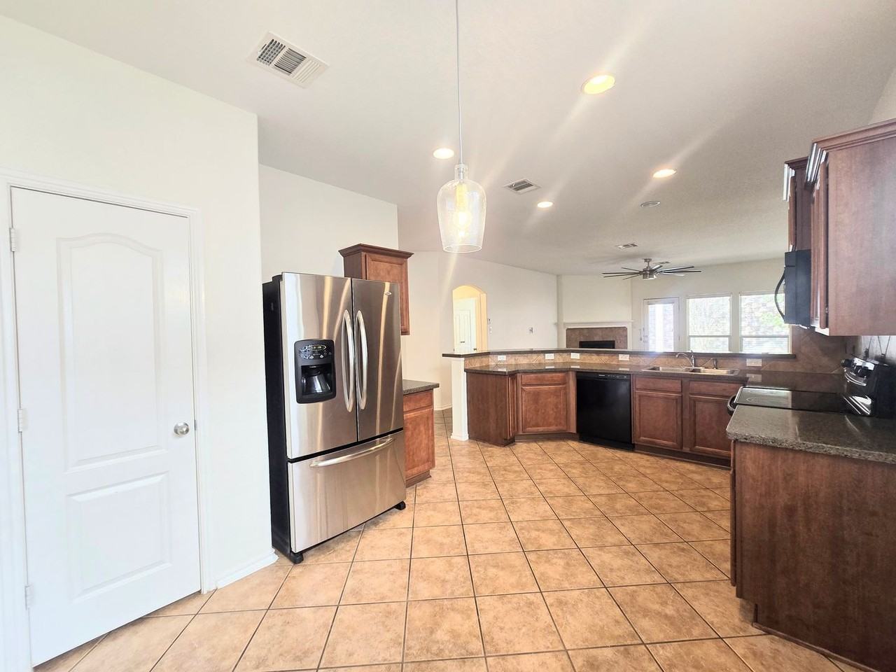 3639 Bennington Way - Photo 5 of 34