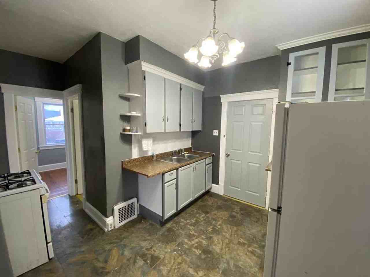 6108 Gateway Blvd S - Photo 6 of 9