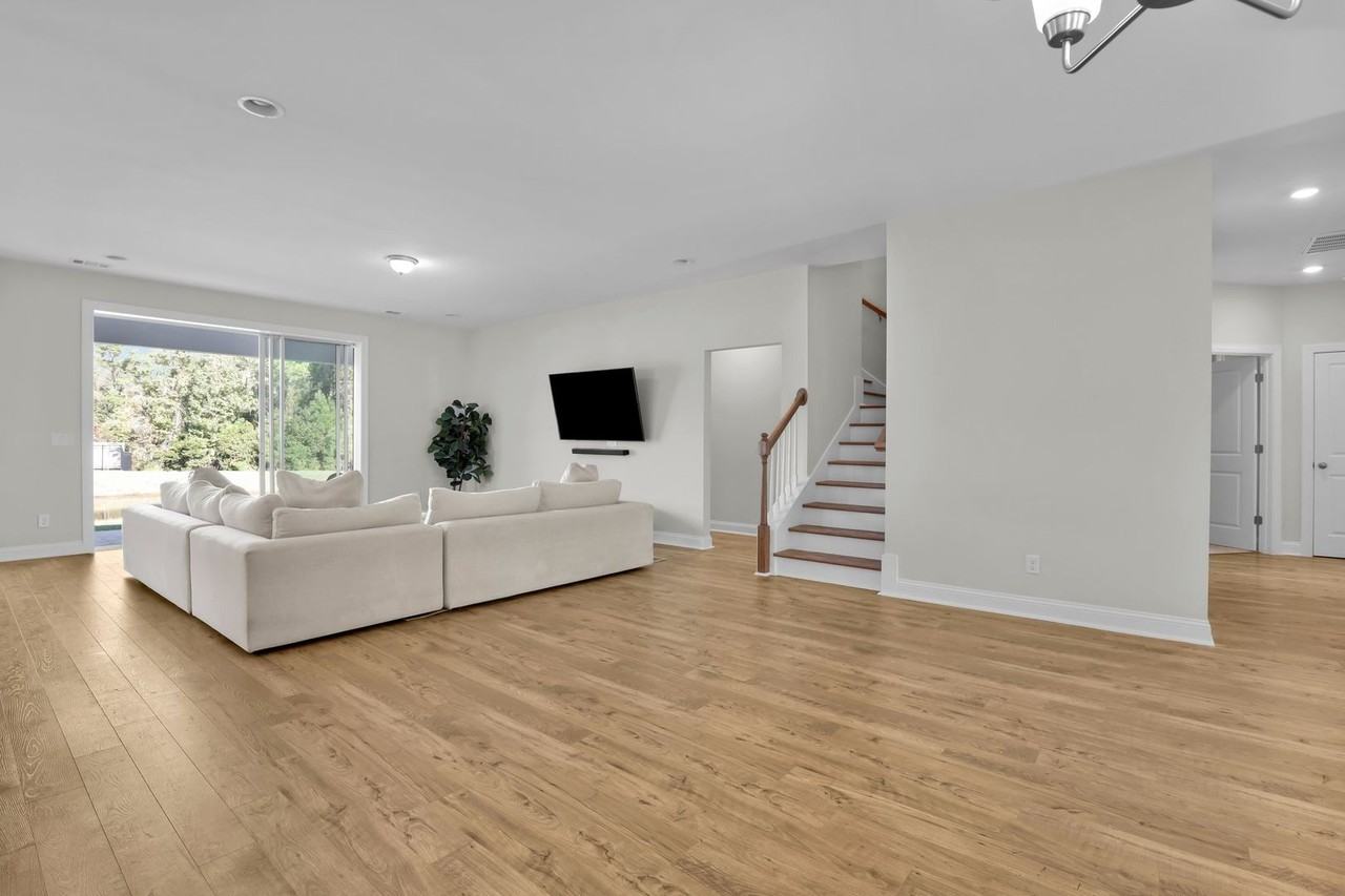 145 Nettleton Ln - Photo 7 of 49