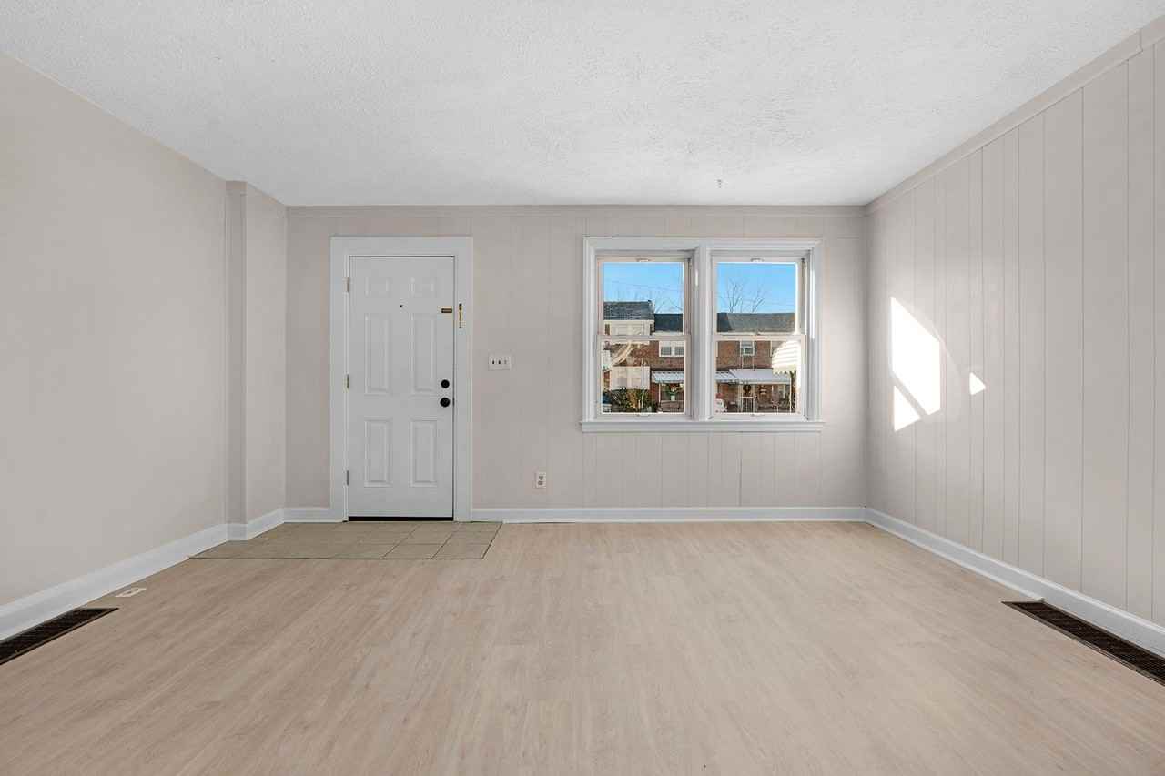 328 W Riverview Rd - Photo 5 of 28