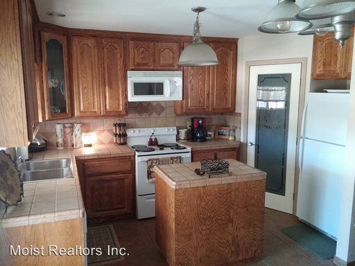 38925 Lewis Ct - Photo 2 of 6