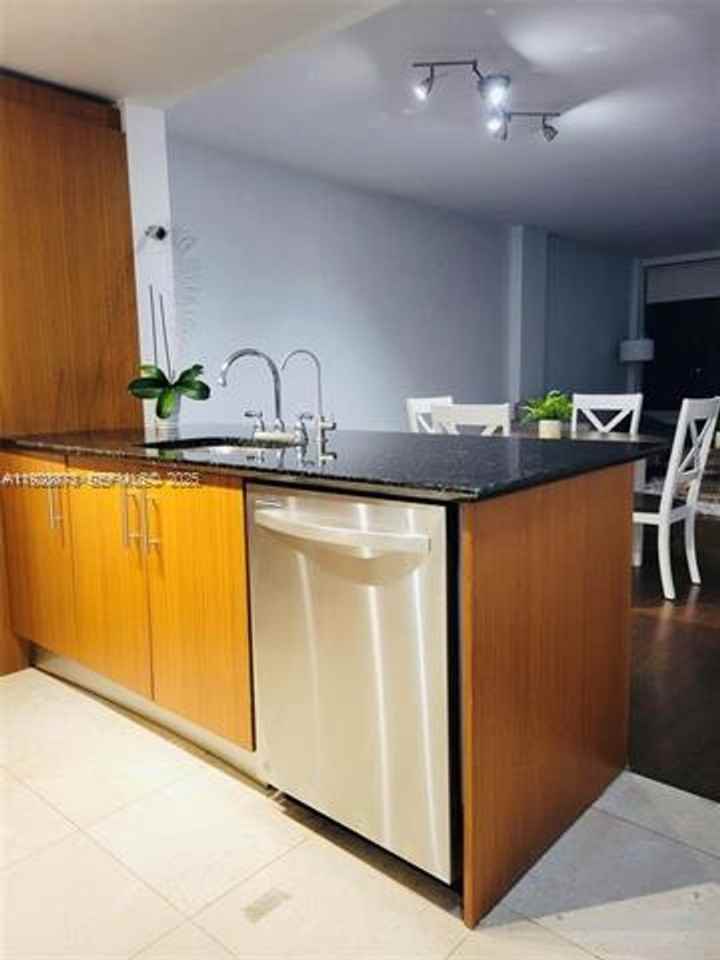 10275 10275 Collins Ave appt 327 - Photo 5 of 23