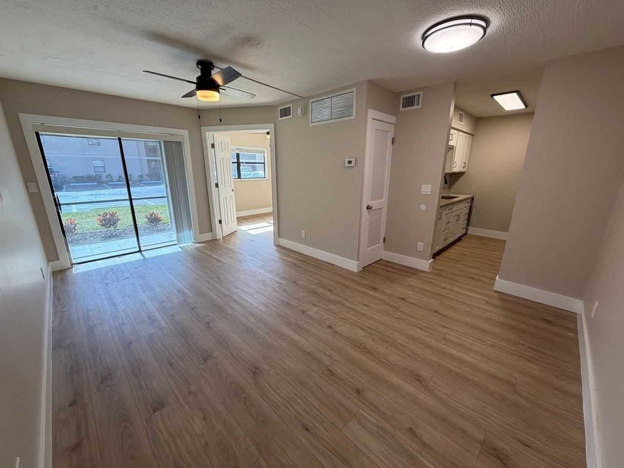 5315 Summerlin Rd - Photo 2 of 16