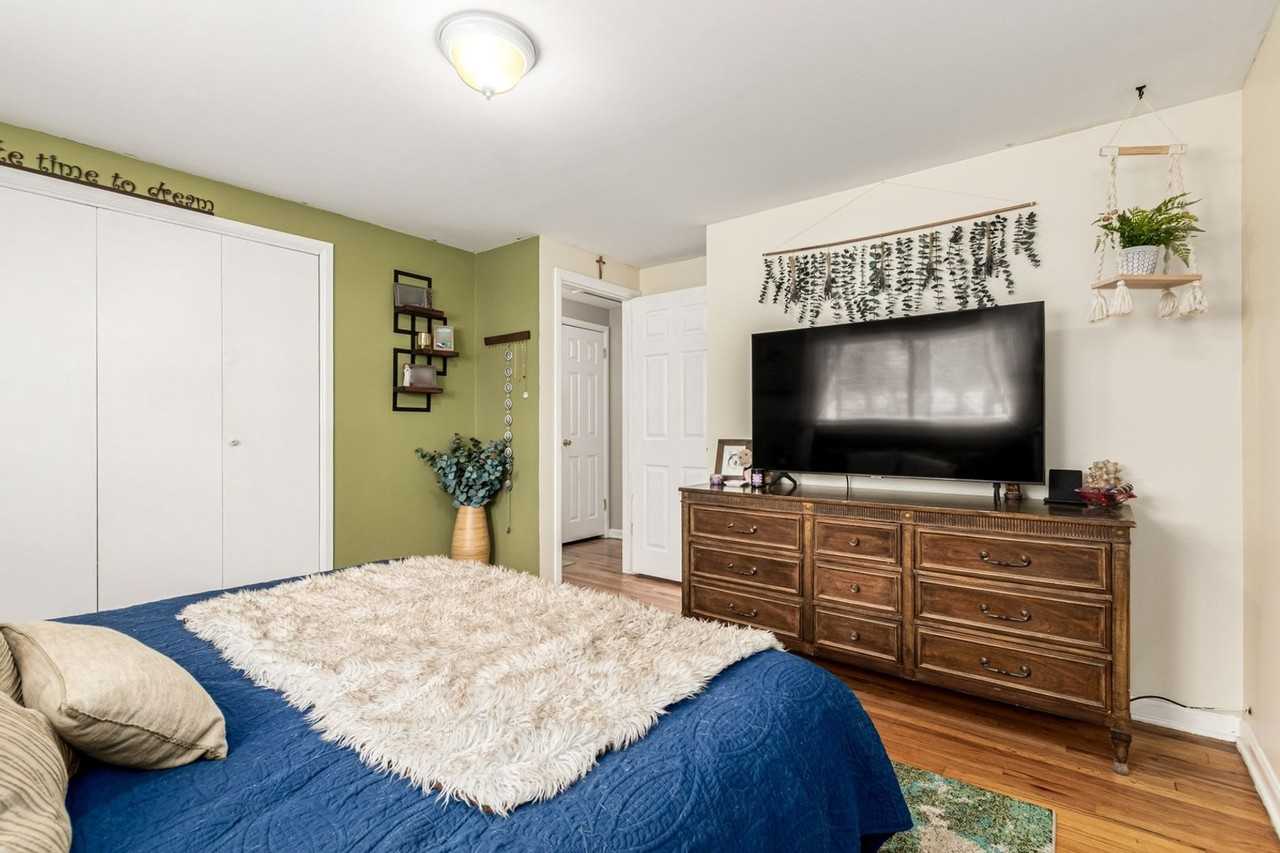 11487 Larson Ln - Photo 2 of 27