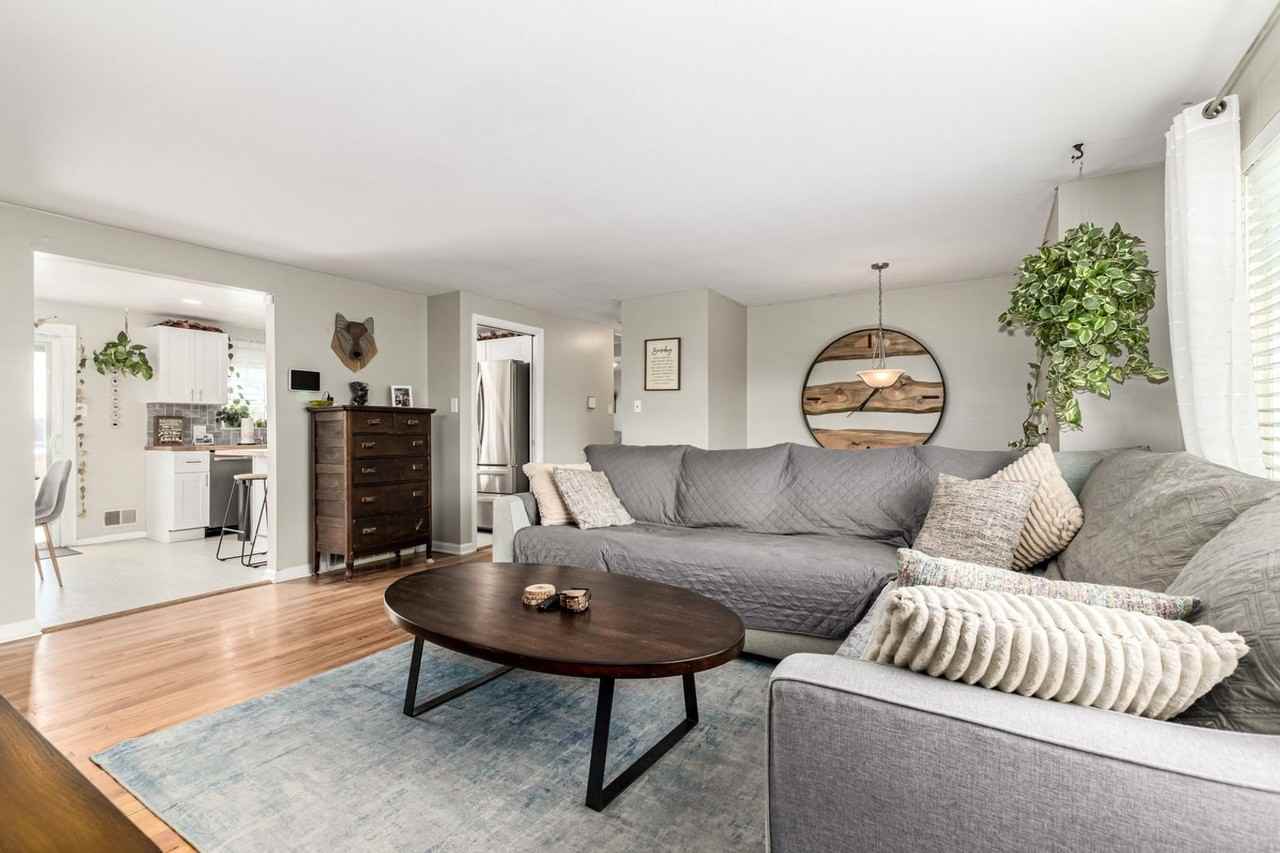 11487 Larson Ln - Photo 3 of 27