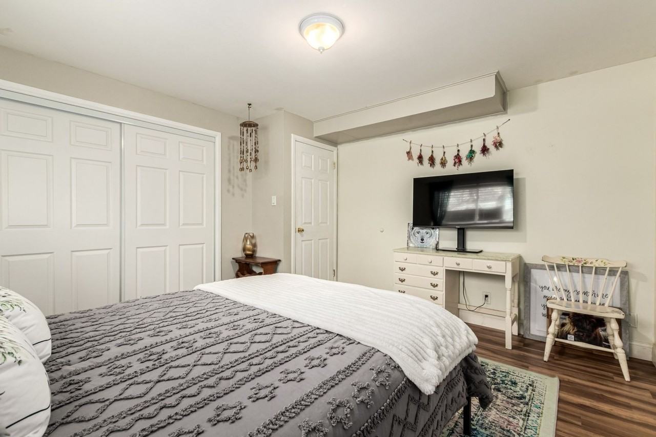 11487 Larson Ln - Photo 5 of 27