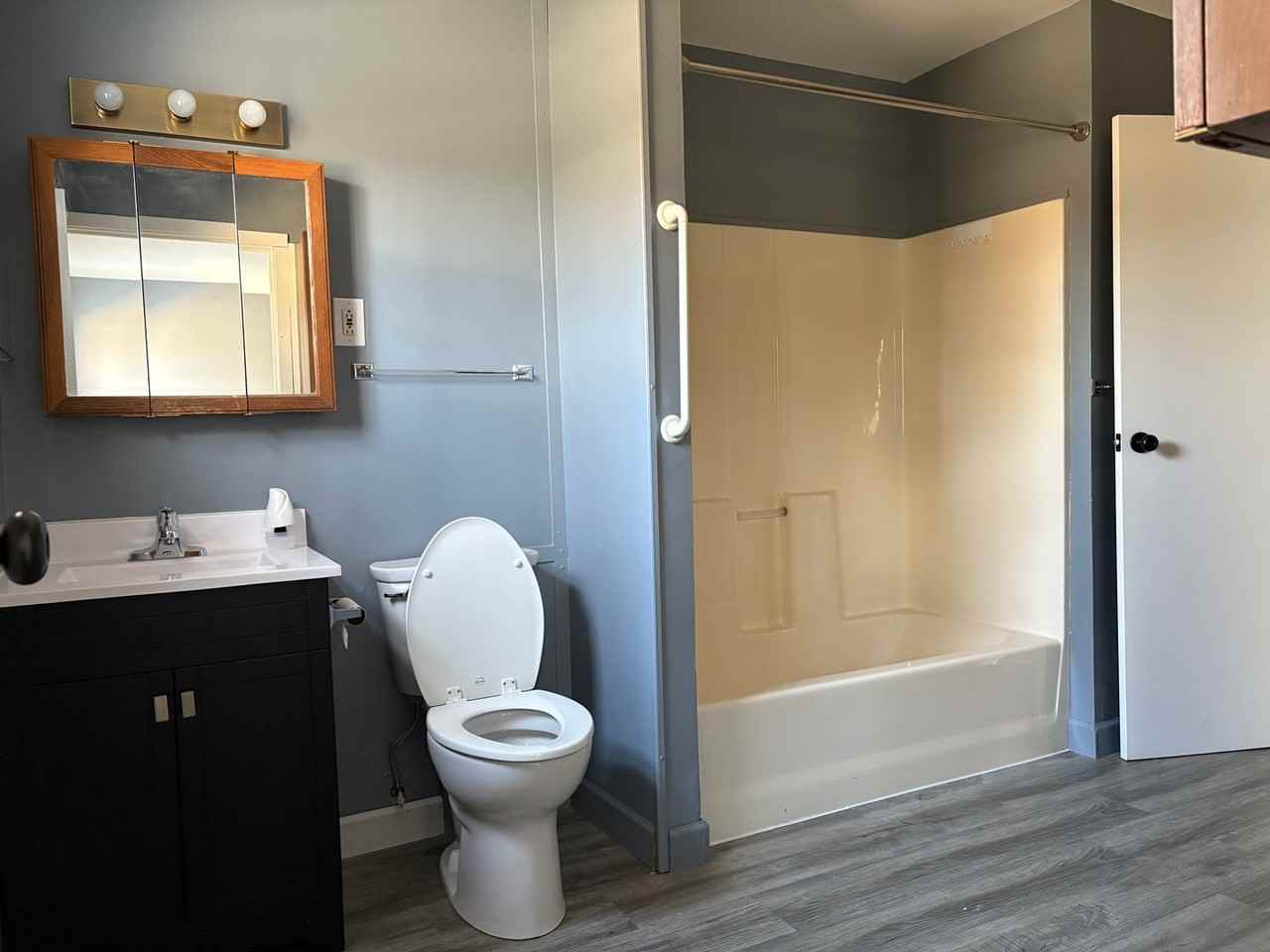 941 Fairwood Ave - Photo 4 of 12